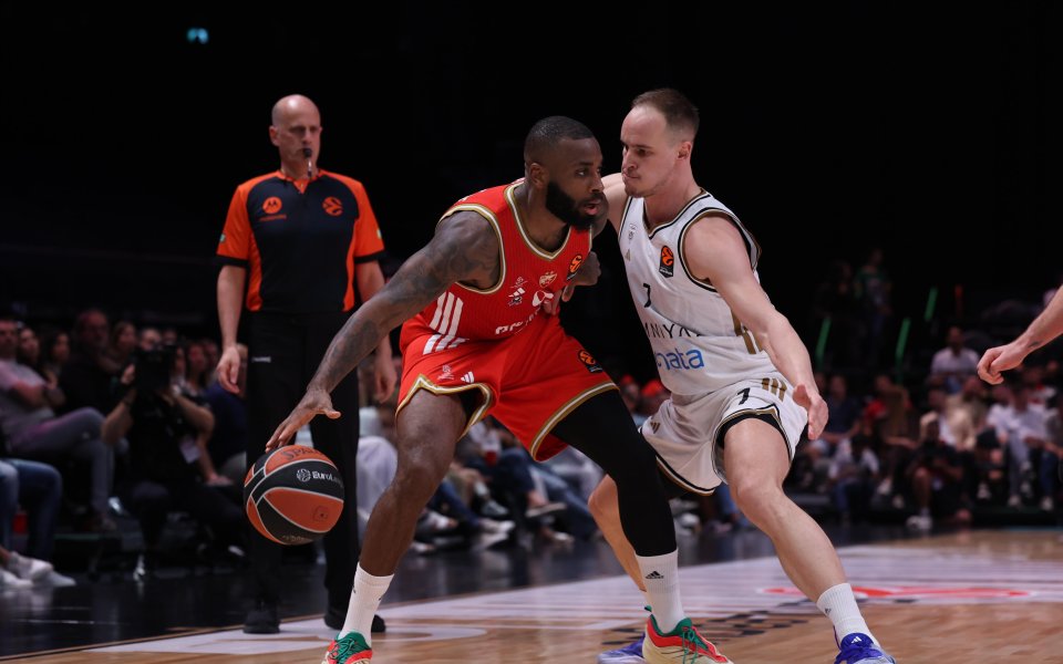 Новак спря отличната серия на Милър-Макинтайър и Цървена звезда в Евролигата