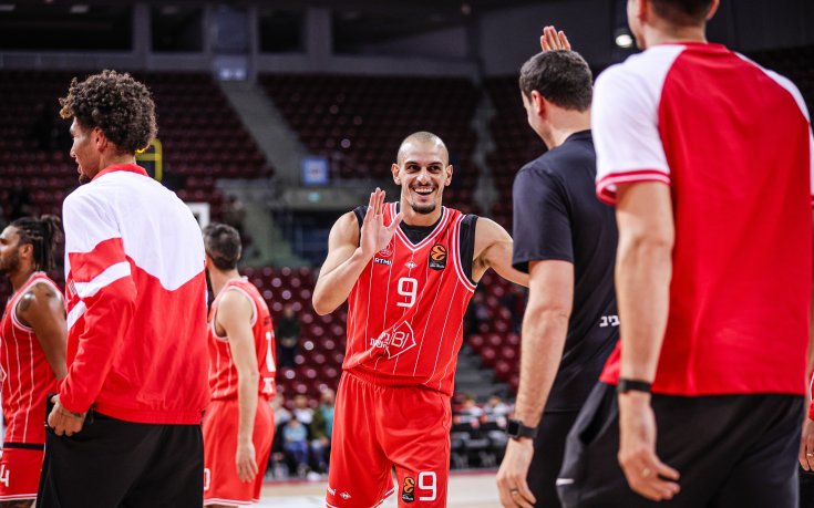 Апоел Тел Авив надигра Париж при завръщането на Евролигата в София
