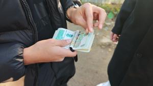 ученици Казанлък върнати пари