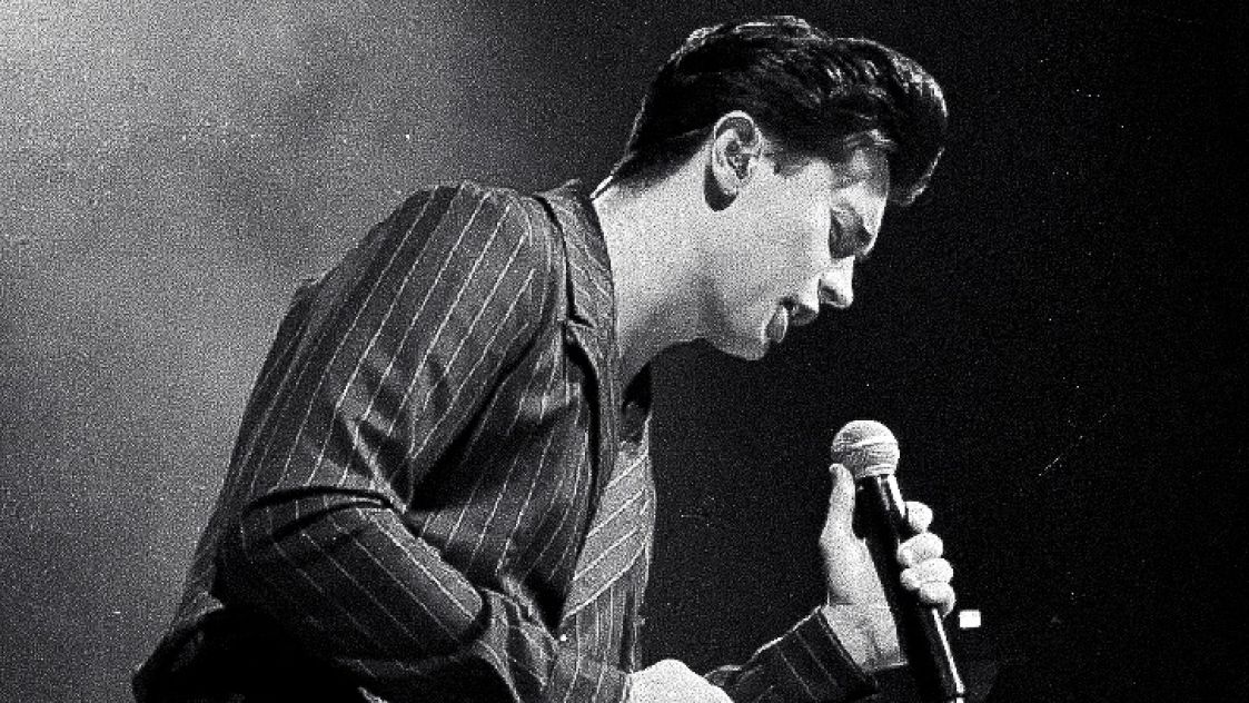 Младият британски талант Elliot James Reay издава новата си песен „Unchained Melody (Live)”