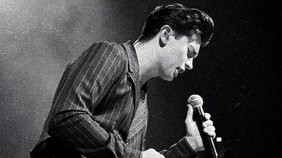 Младият британски талант Elliot James Reay издава новата си песен „Unchained Melody (Live)”