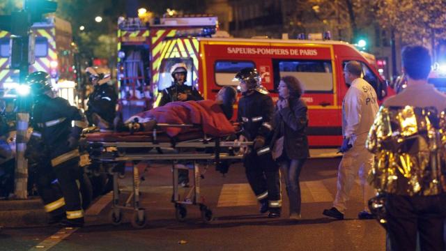 Кървавият 13 ноември: 10 години след атентатите, които промениха Париж (СНИМКИ)