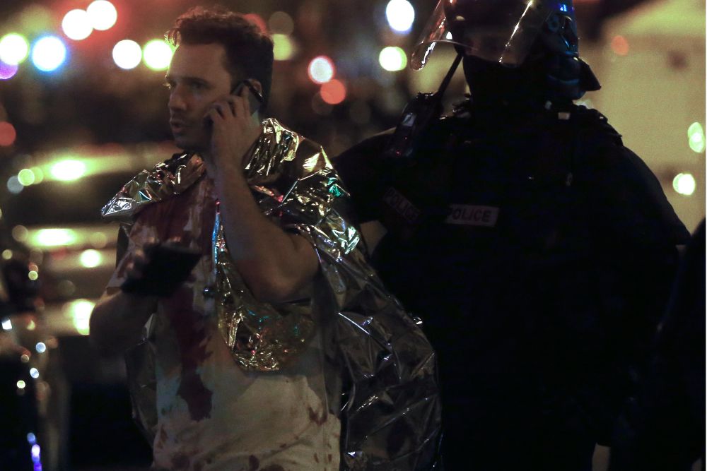 От трите отряда от терористи 7 загиват на мястото на атентатите, а двама успяват да избягат. 