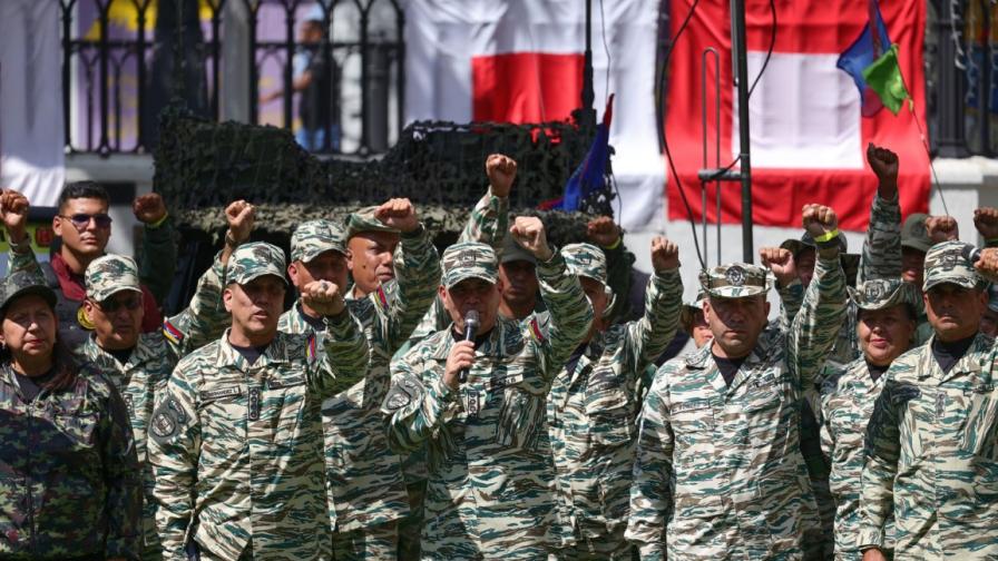 Ще нападнат ли САЩ, масова мобилизация във Венецуела