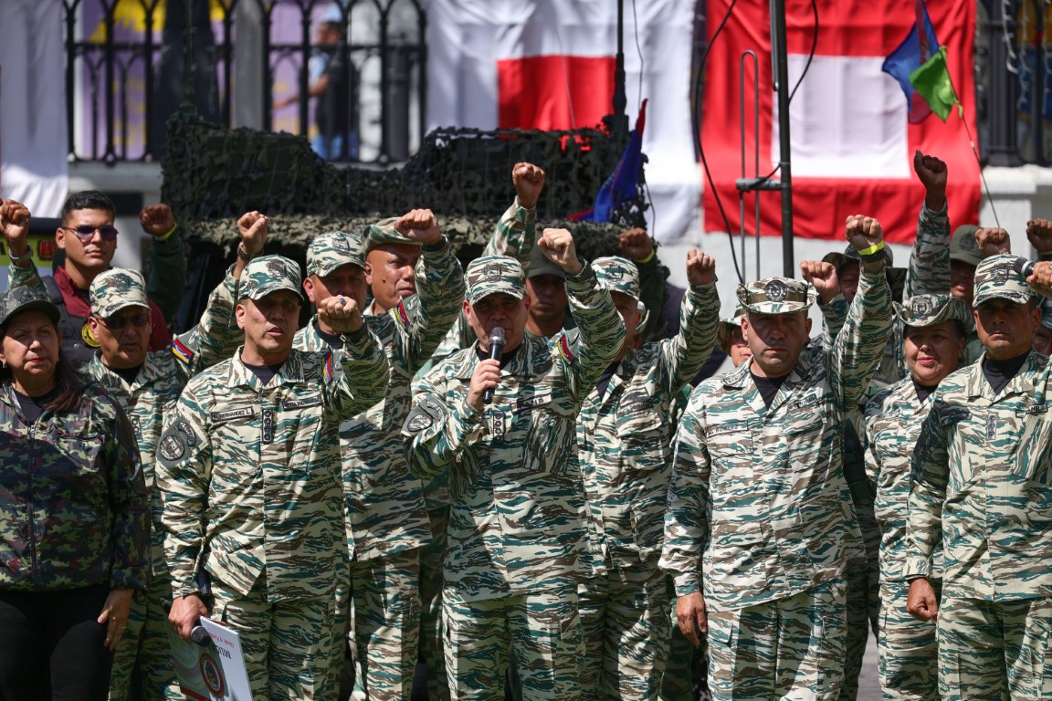 Ще нападнат ли САЩ, масова мобилизация във Венецуела