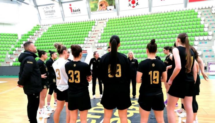 България - Епично. България би на баскетбол с почти 100 точки разлика