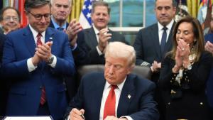 Доналд Тръмп бюджетна парализа закон