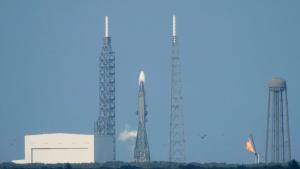 Мощна слънчева буря забави изстрелването на новата ракета „Ню Глен“