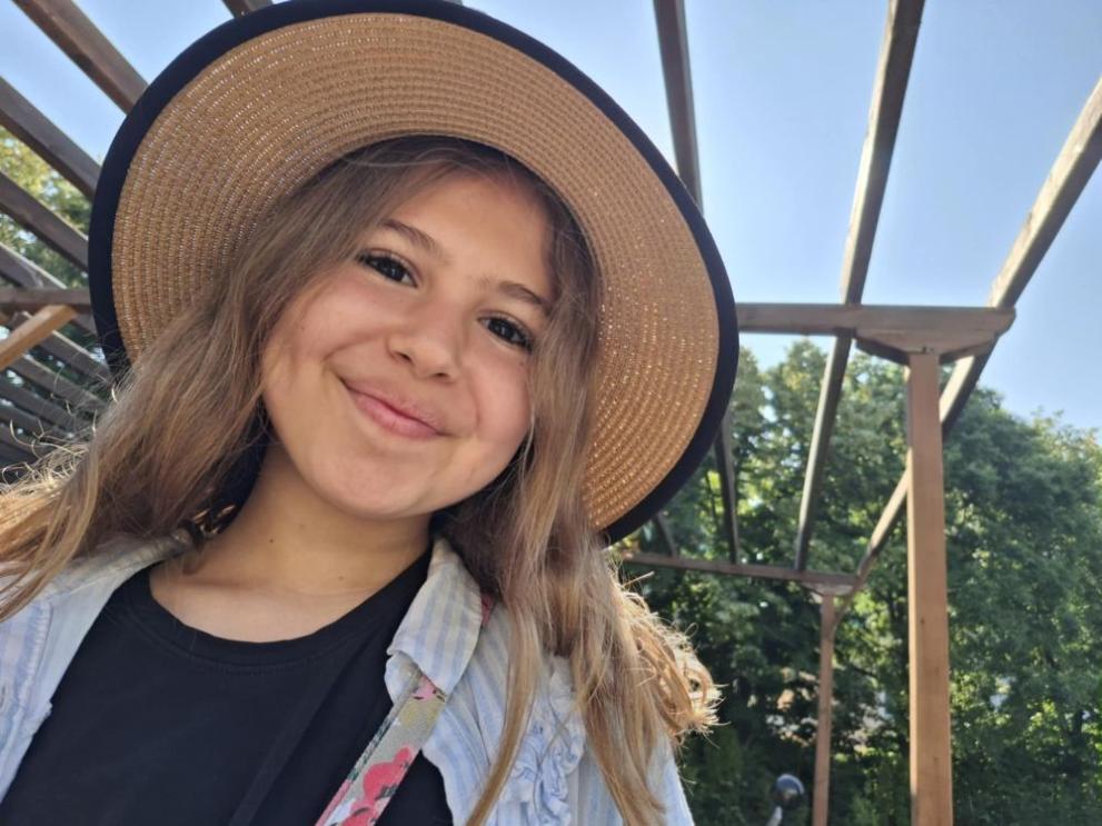  Лора Божинова 