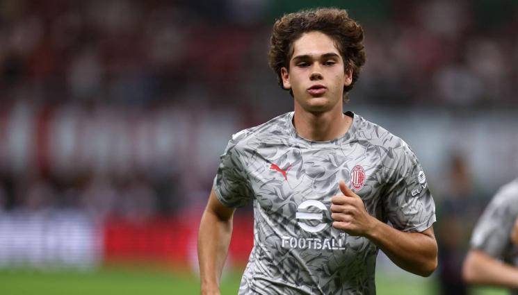 Валери Владимиров - Уникално: Българин дебютира за Милан!