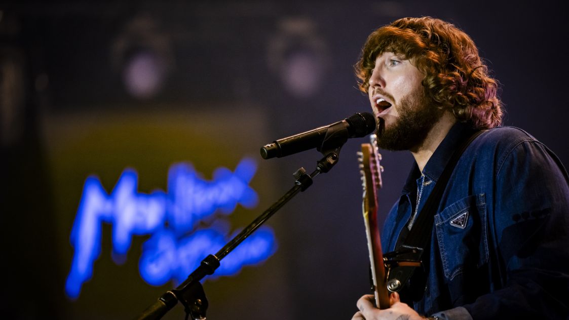 NF представи новия си сингъл „SORRY” в колаборация с James Arthur