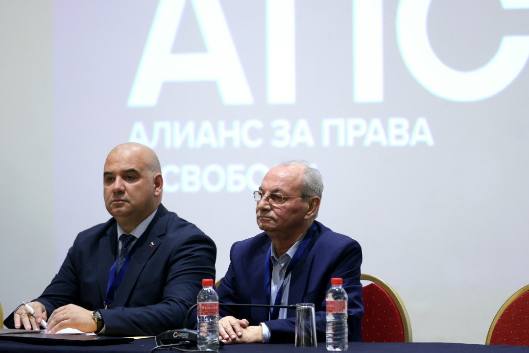 „Алианс за права и свободи“ избра четирима председатели на учредителната си конференция