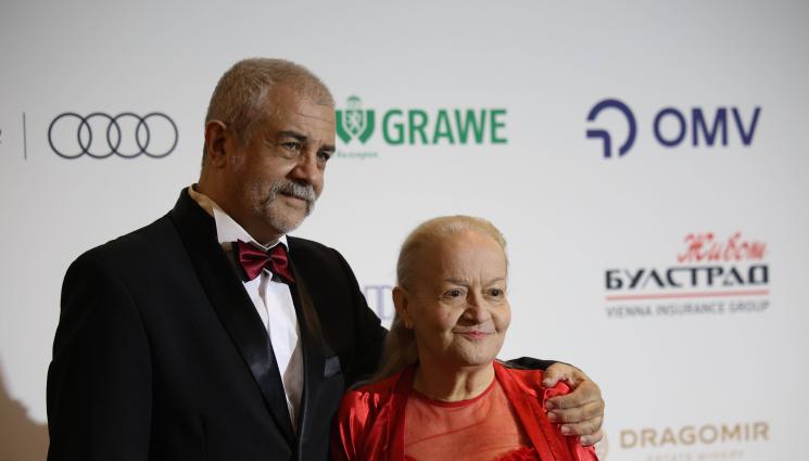 алена - Алена пое към звездите: България загуби една от най-обичаните си астроложки!