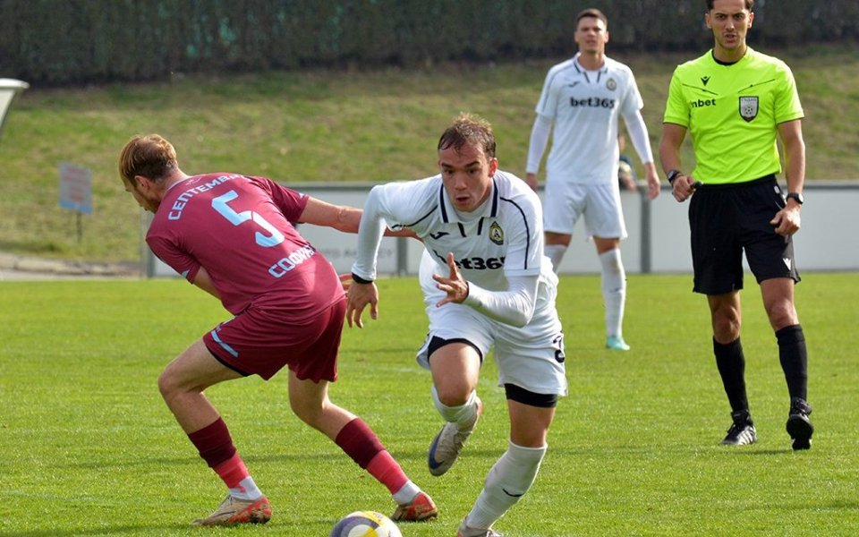 Септември и Славия си размениха по два гола в контрола