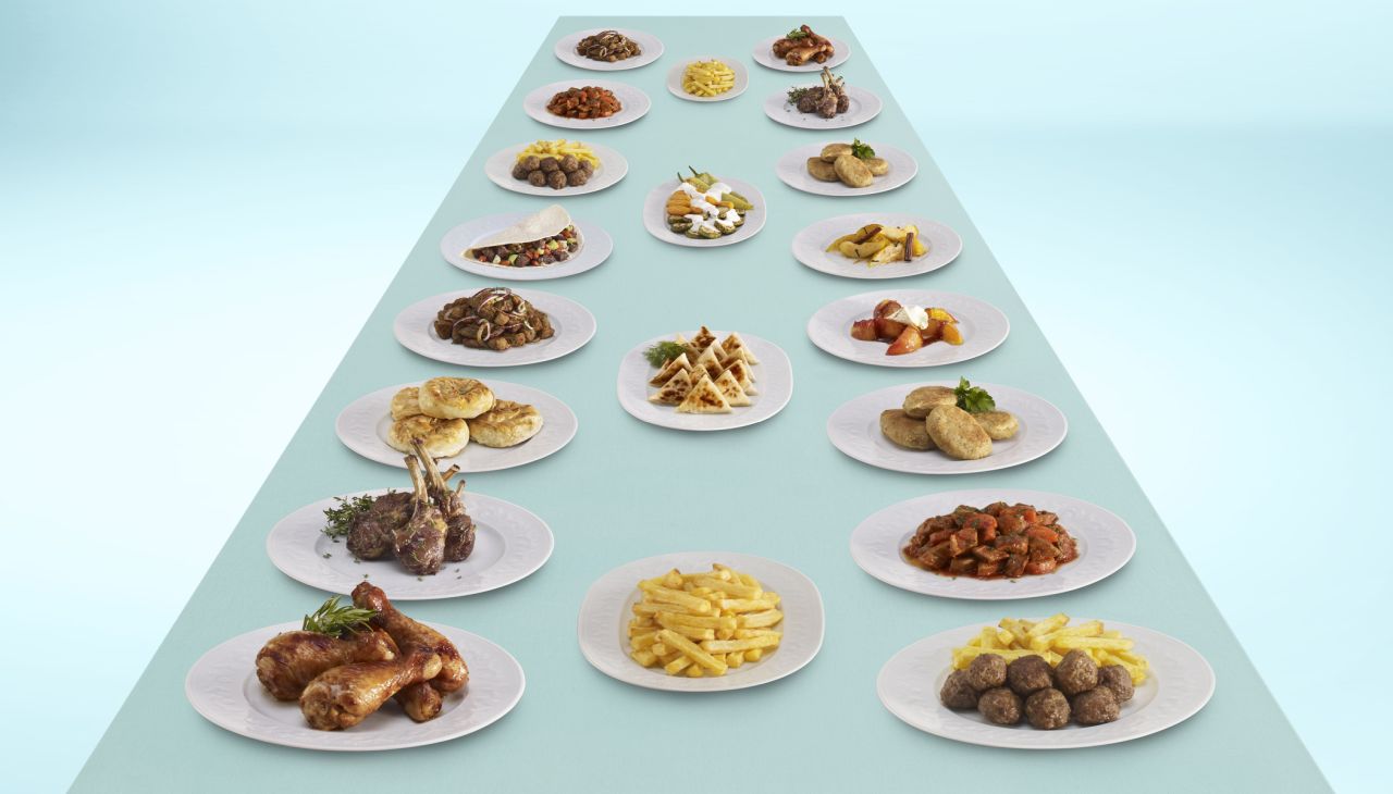 Инфлуенсър опита да яде 30 000 калории на ден, ето какво се случи