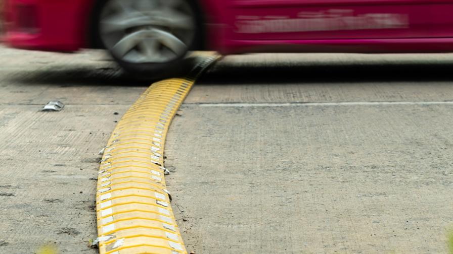 <p>Защо не трябва да се спира рязко пред &bdquo;легнал полицай&ldquo;</p>