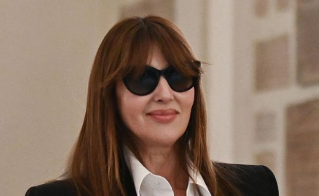 Моника Белучи блесна със стил на среща с папа Лъв XIV (СНИМКИ)