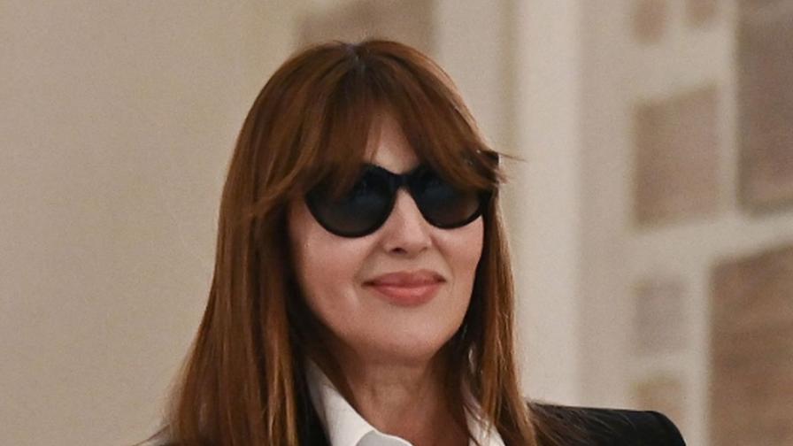 Моника Белучи блесна със стил на среща с папа Лъв XIV (СНИМКИ)