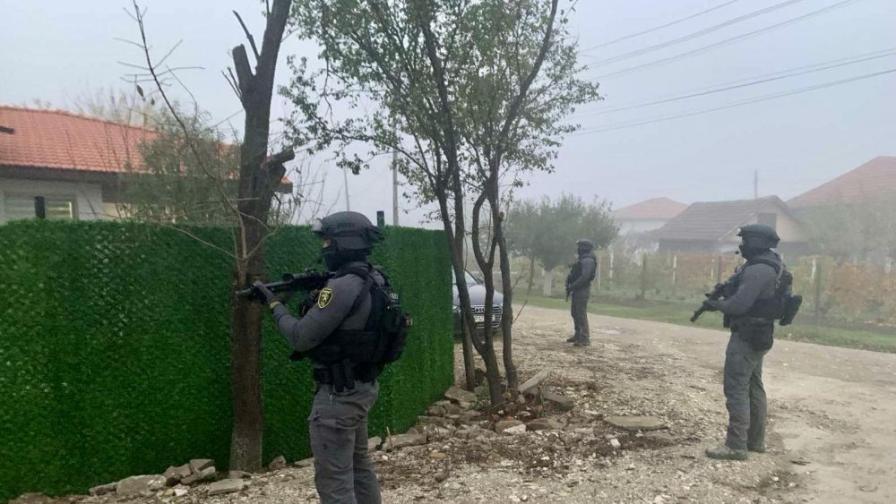 Разбиха група, пращала дрога по куриер в цялата страна