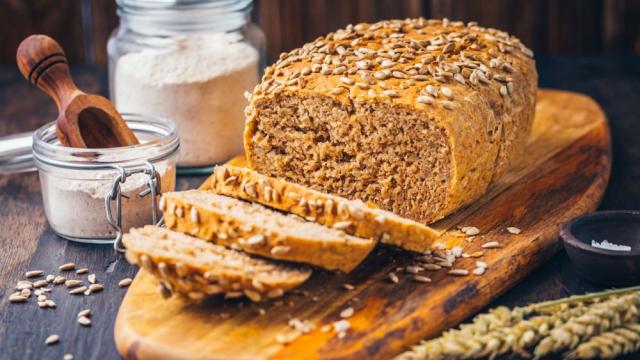Пълнозърнестият хляб: Няколко причини да го включите в менюто си
