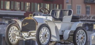 <p>Mercedes-Simplex 40 hp, наследник на Mercedes 35 hp от 1900 г.</p>