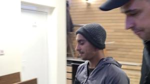 избягал затворник