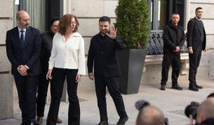 Испания посреща Зеленски - президентът се срещна с производители на оръжия