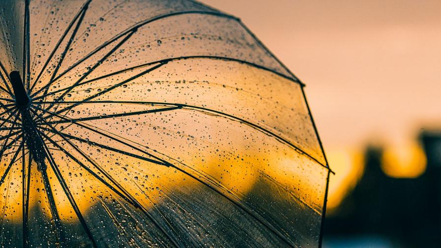 България под вода! Оранжев и жълт код за дъжд в 23 области