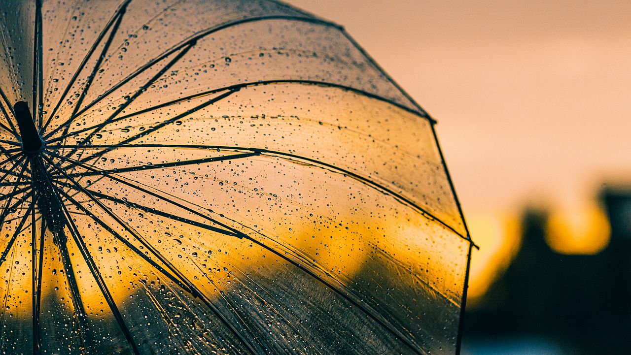 България под вода! Оранжев и жълт код за дъжд в 23 области