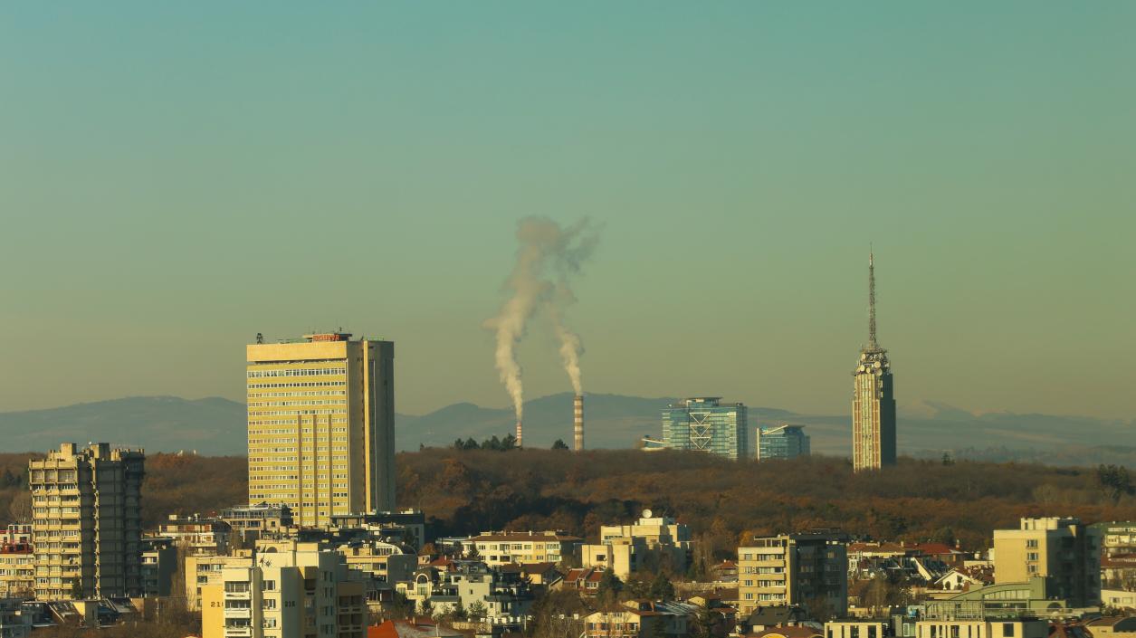 Повечето българи смятат, че преходът не е приключил и демокрацията не е истинска