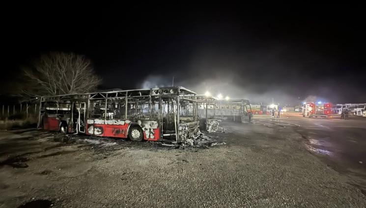 костинброд автобус - ОГНЕН АПОКАЛИПСИС В КОСТИНБРОД! Пламъци изпепелиха автобусния парк на общината (СНИМКИ)