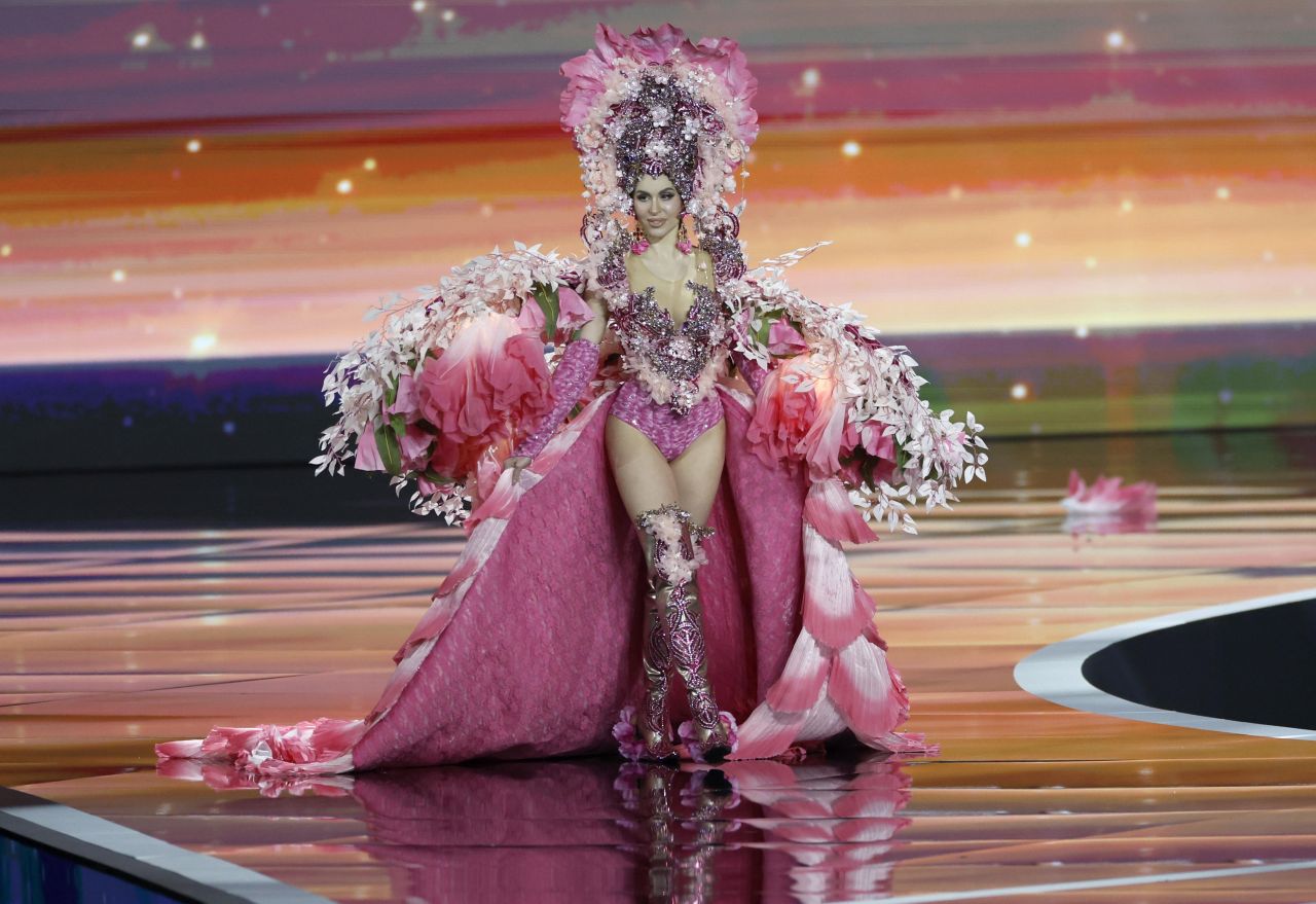 Вижте "Мис България" Габи Гуа в конкурса за костюми на „Мис Вселена 2025“