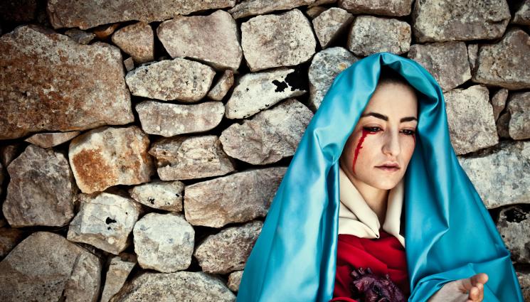 дева мария - НЕВИЖДАНА ГАВРА: Мадоната, плачеща с кървави сълзи, се оказа измама!