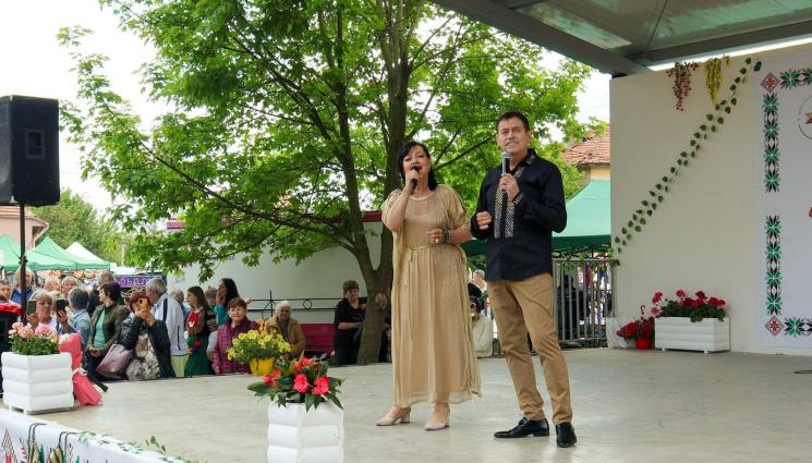 Севдалина и Валентин Спасови - Севдалина и Валентин Спасови пред