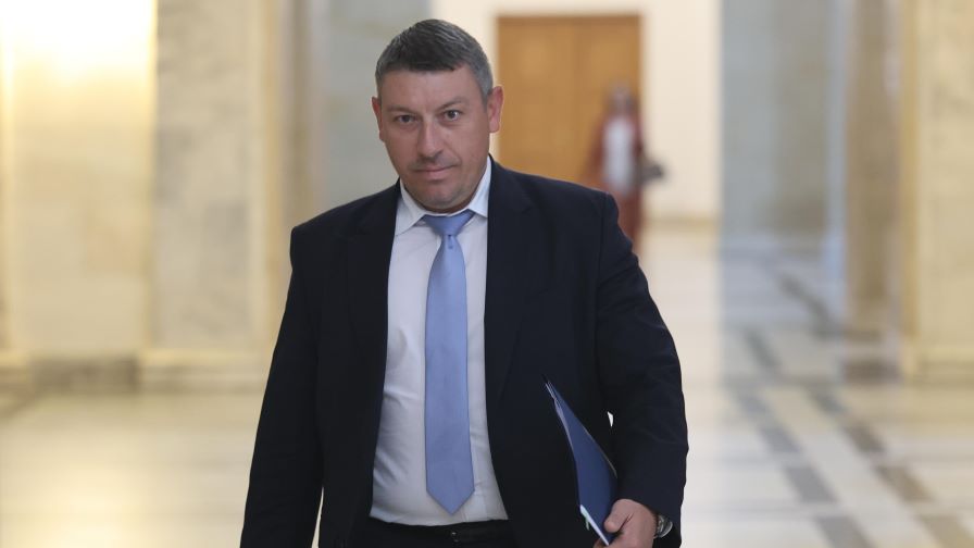 <p>Изслушват шефа на ДАНС&nbsp;за последиците от санкциите над активите на &quot;Лукойл&quot;</p>