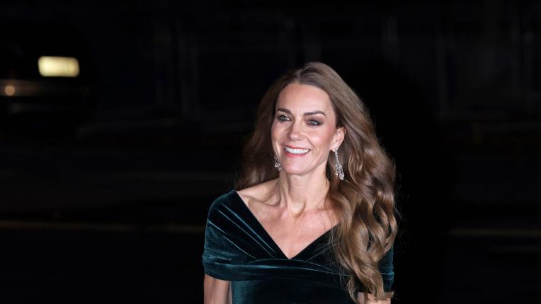 Кралско завръщане: Кейт и Уилям сияят на Royal Variety Performance 2025 (СНИМКИ)