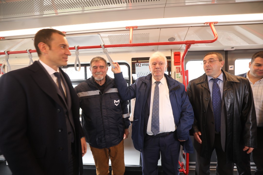 <p>Новите метровлакове на София бяха представени днес. Съставите ще заменят най-старите руски влакове, движещи се по линии 1, 2 и 4, и ще спомогнат за намаляване на интервала за движение по втора метролиния след пускането в експлоатация на новата метростанция &bdquo;Панчо Владигеров&ldquo;, разположена между станциите &bdquo;Сливница&ldquo; и &bdquo;Обеля&ldquo;.</p>