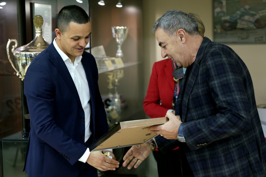 Цанко Цанков направи дарение на Музея на спорта1