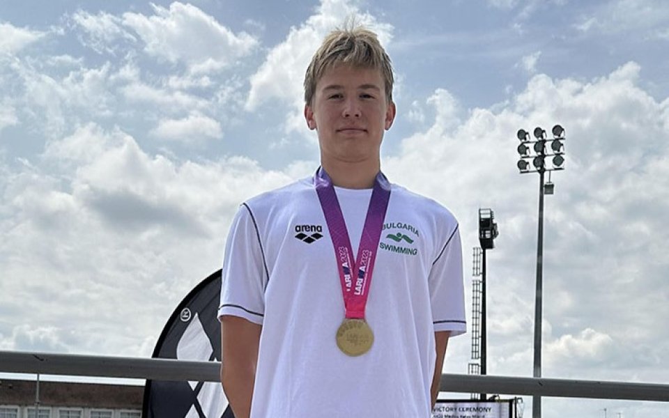 Дарен Кирилов с национален рекорд на 200 м гръб в малък басейн