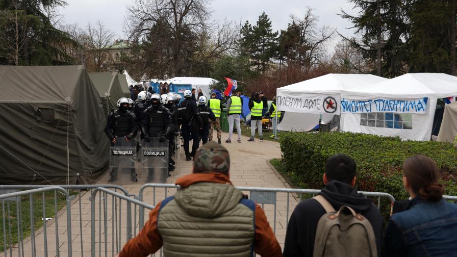 Мъж нападна журналисти в центъра на Белград