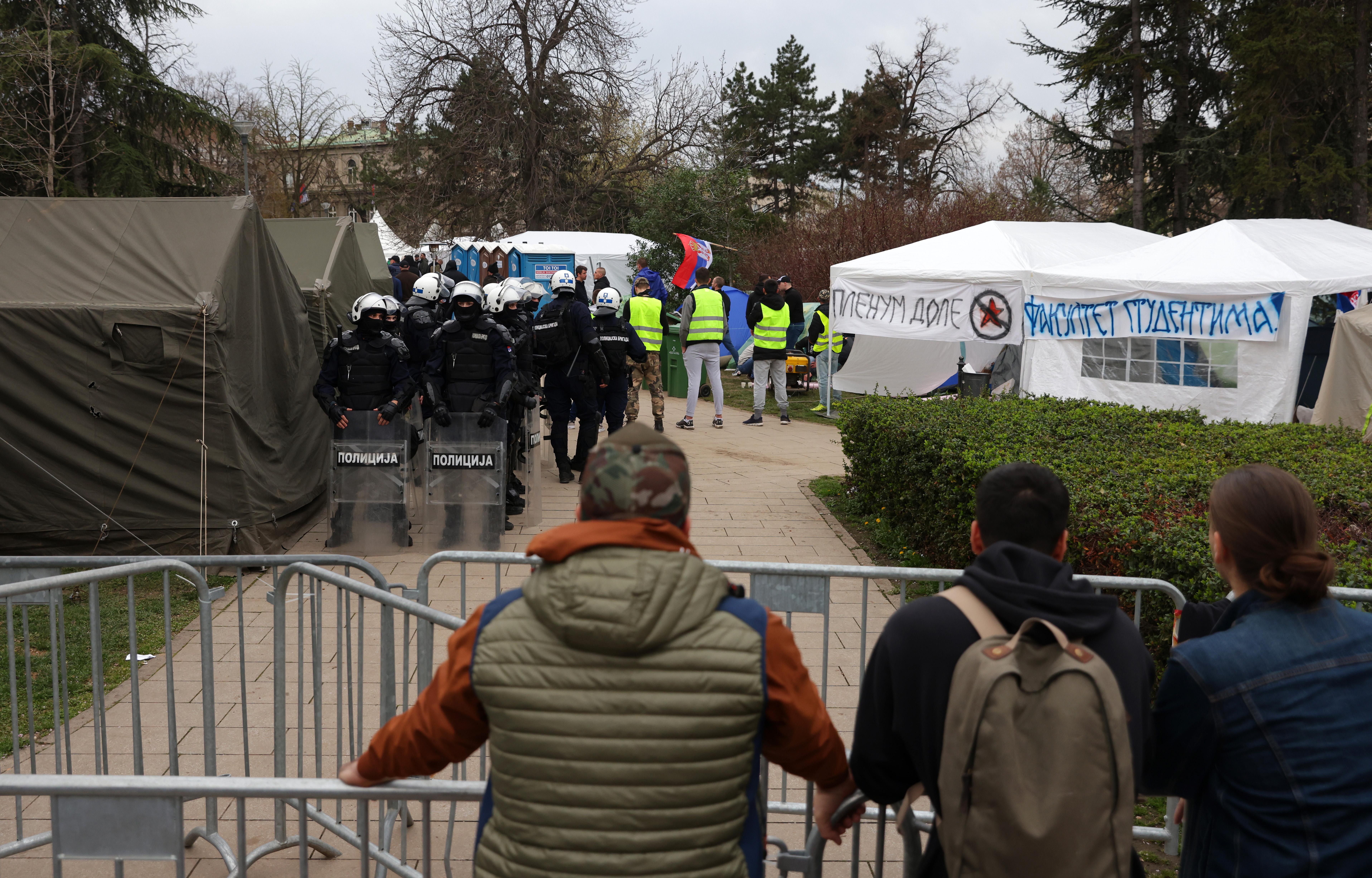 Мъж нападна журналисти в центъра на Белград