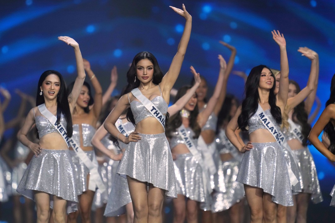 <p>&quot;Мис Мексико&quot; Фатима Бош беше коронясана за новата &quot;Мис Вселена&quot; в Тайланд, с което бе поставен финал на един от най-скандалните сезони в историята на конкурсите за красота.</p>