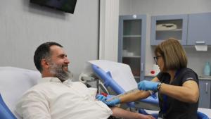 Свещеници дариха кръв във ВМА