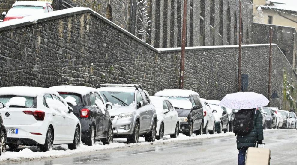 Италия побеля: Снеговалежи в няколко региона (СНИМКИ/ВИДЕО)