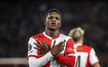 Байерн пробва да изпревари Манчестър Сити за защитник на Фейенорд