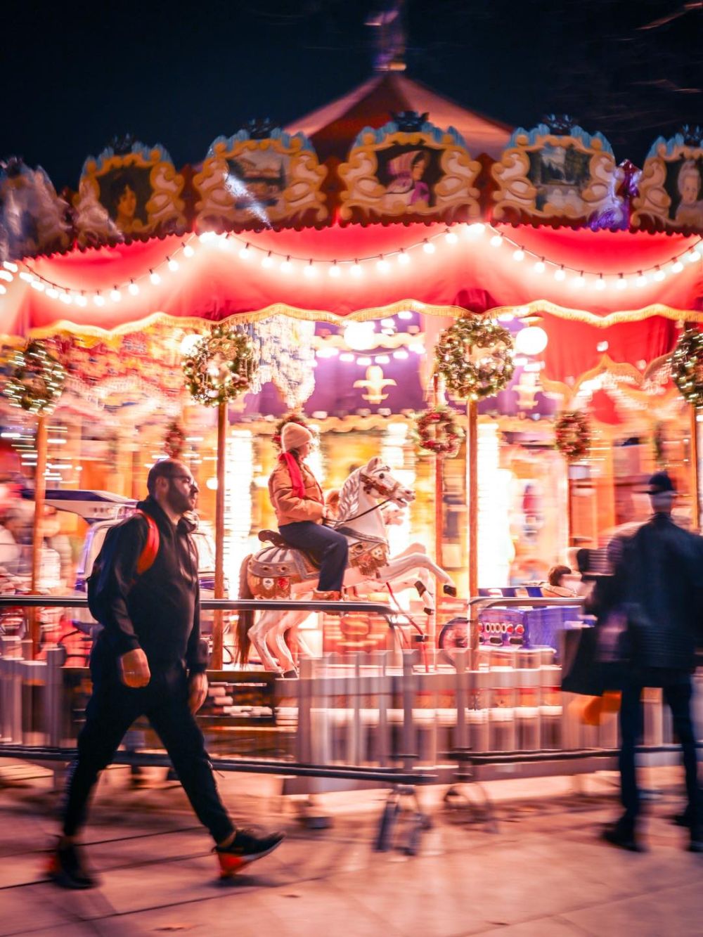 Столична община даде своеобразен старт на коледните празници в града с откриването на Sofia Christmas Fest