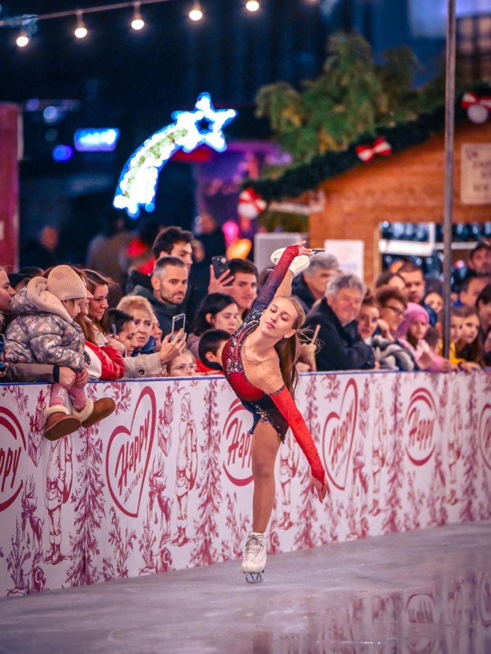 Столична община даде своеобразен старт на коледните празници в града с откриването на Sofia Christmas Fest