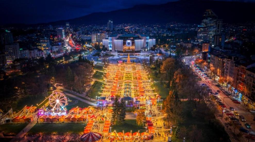 Коледната приказка в София започна: Празничният дух изпълни сърцето на града (СНИМКИ)