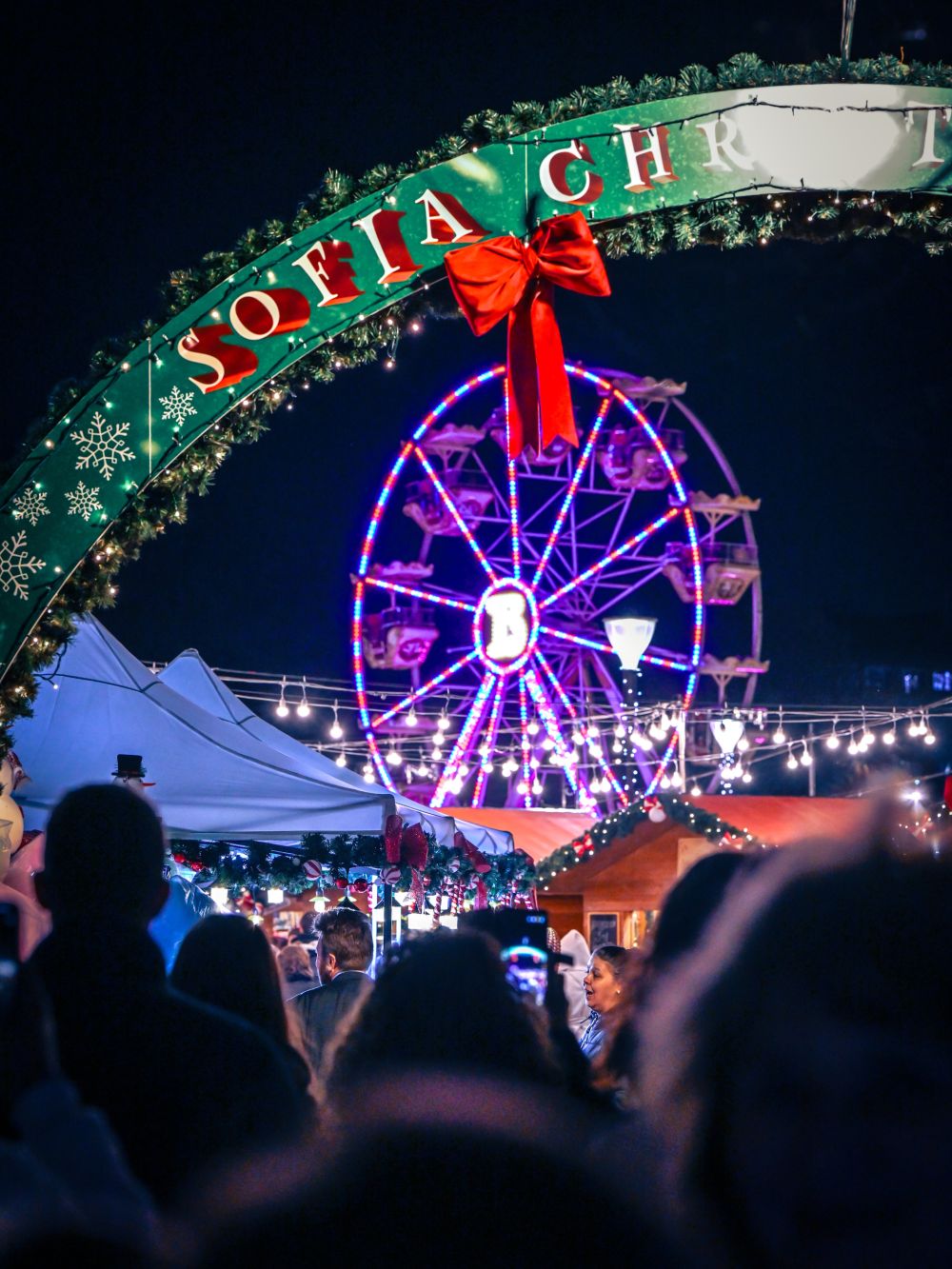 Столична община даде своеобразен старт на коледните празници в града с откриването на Sofia Christmas Fest
