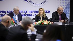 председателят на Народното събрание и председател на ПАЧИС Рая Назарян